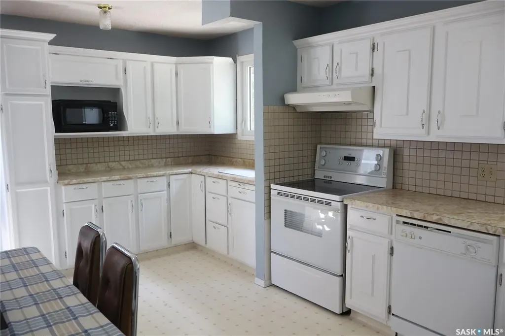 605 5th Avenue W Assiniboia SK S0H 0B0