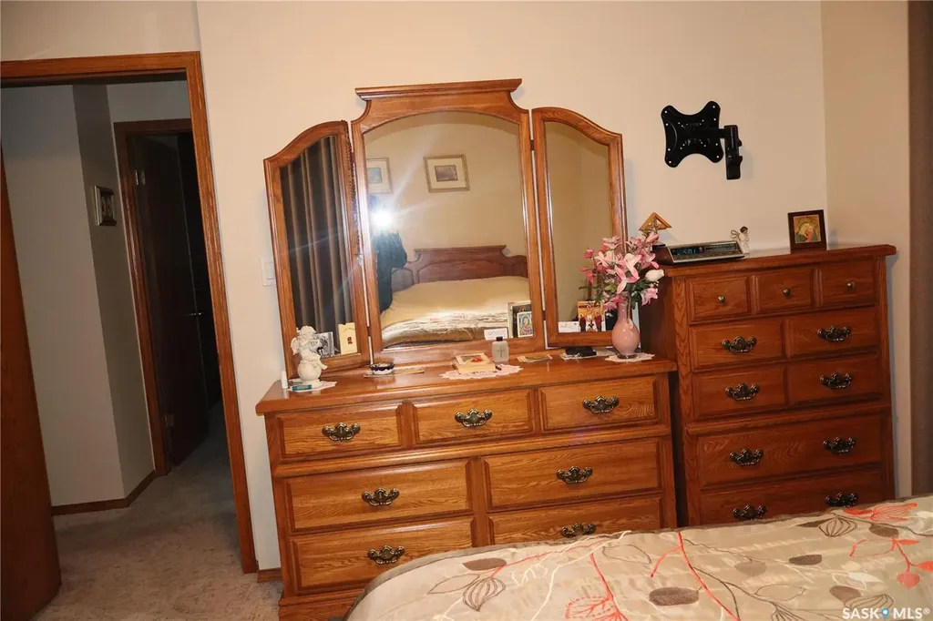 407 7th Avenue E Assiniboia SK S0H 0B0