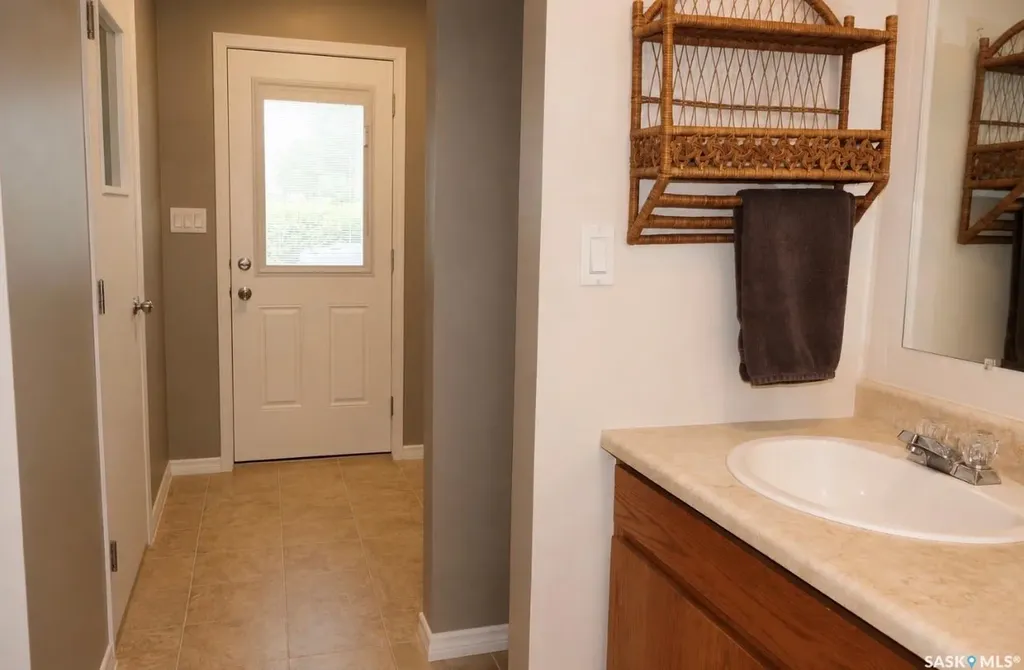 407 7th Avenue E Assiniboia SK S0H 0B0