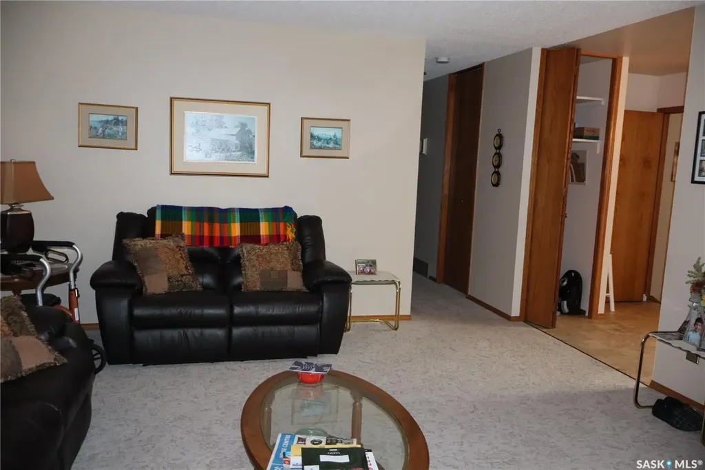 407 7th Avenue E Assiniboia SK S0H 0B0