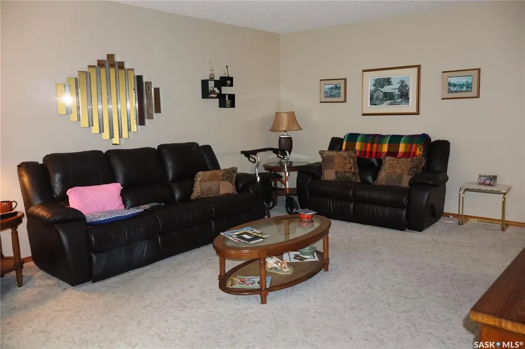 407 7th Avenue E Assiniboia SK S0H 0B0