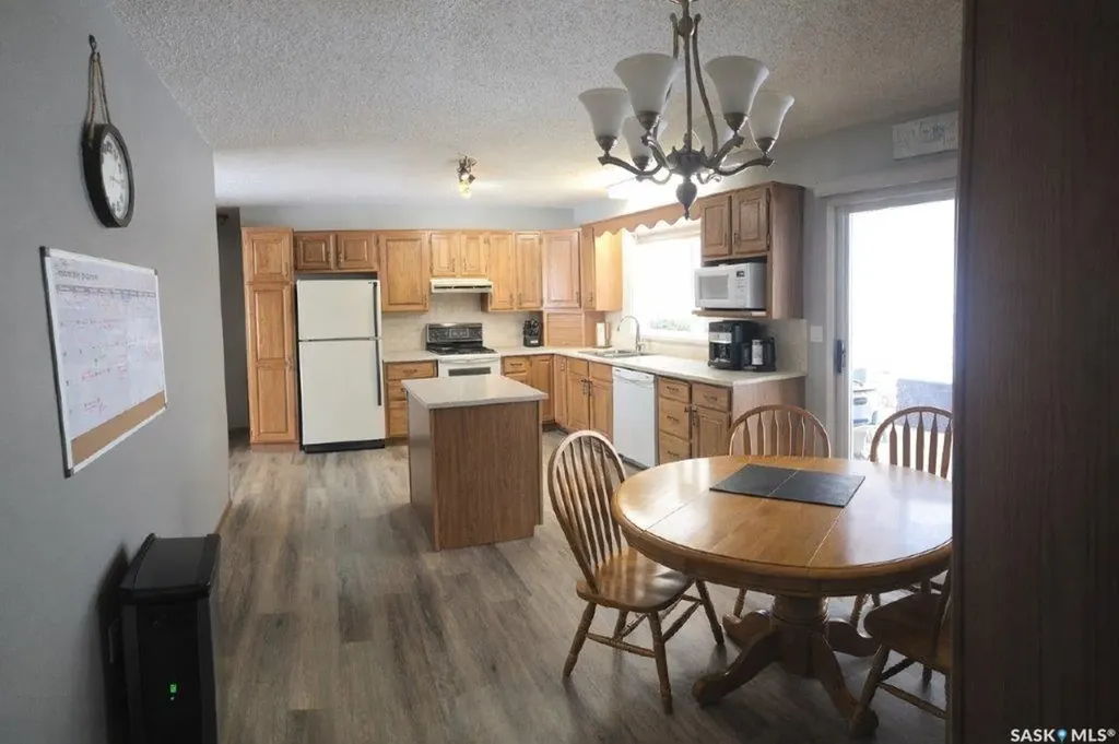 216 3rd Avenue E Eatonia SK S0L 0Y0