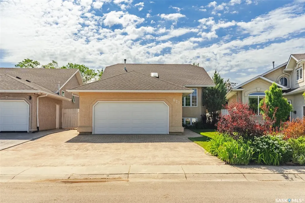 627 Budz Crescent Saskatoon SK S7N 4N4