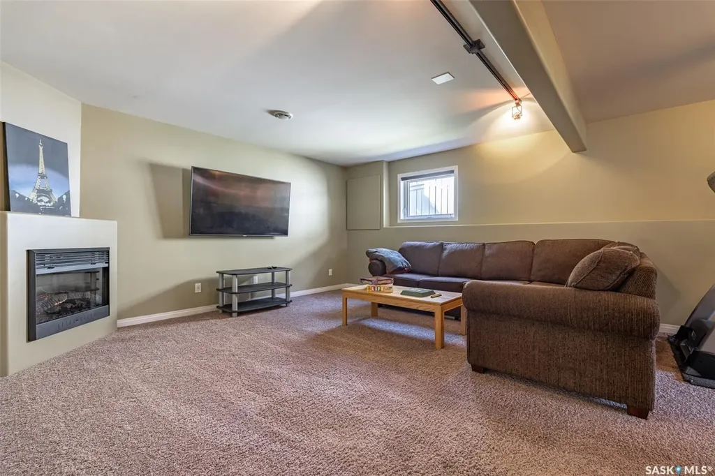 627 Budz Crescent Saskatoon SK S7N 4N4