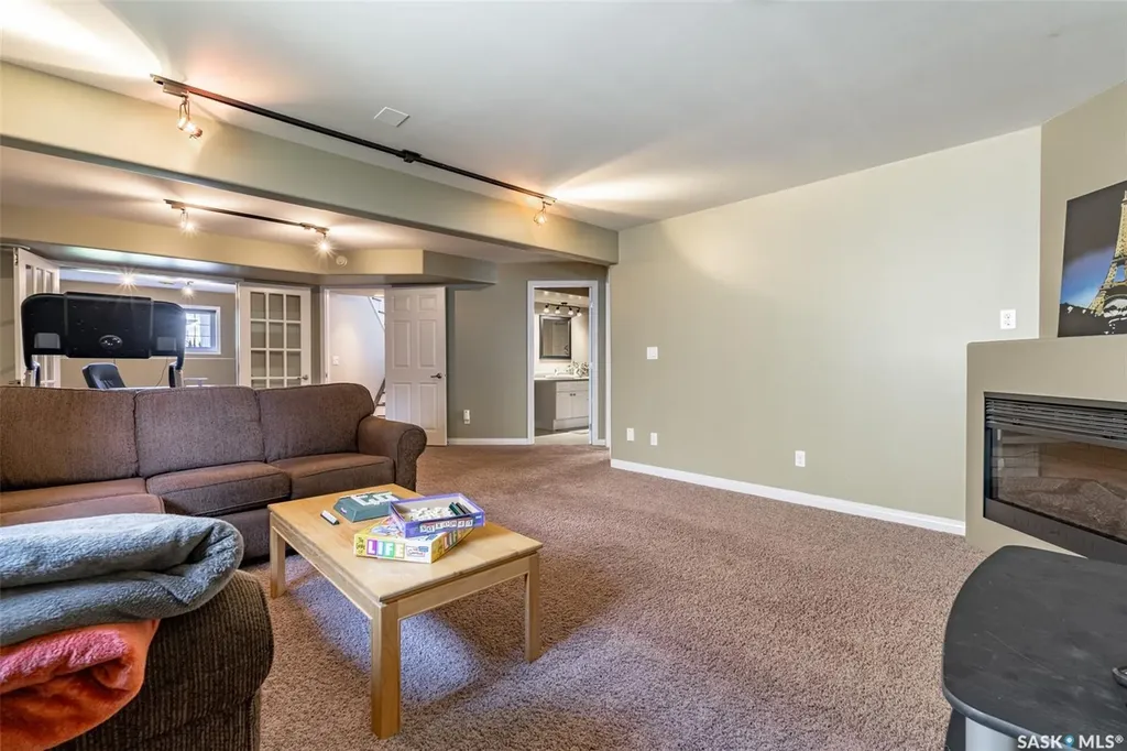 627 Budz Crescent Saskatoon SK S7N 4N4