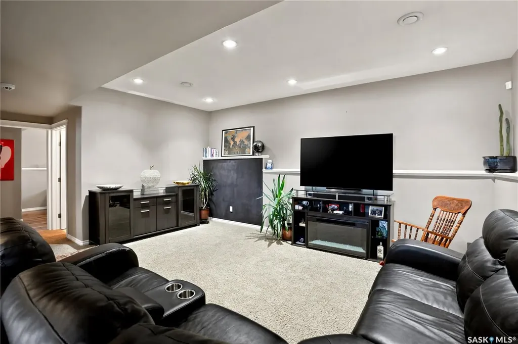 1114 Rempel Place Saskatoon SK S7T 0M2