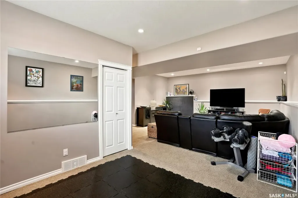 1114 Rempel Place Saskatoon SK S7T 0M2