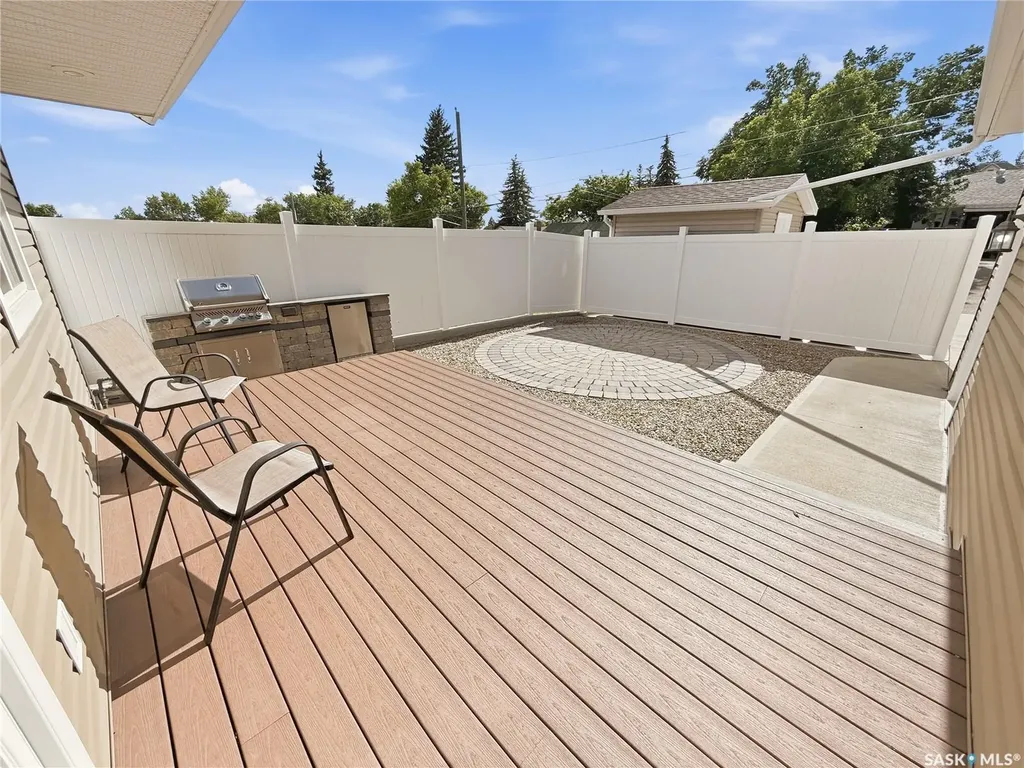 552 1st Avenue NE Swift Current SK S9H 2B7
