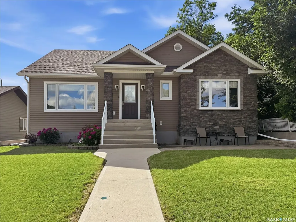 552 1st Avenue NE Swift Current SK S9H 2B7