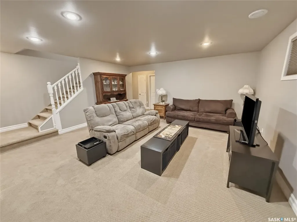 552 1st Avenue NE Swift Current SK S9H 2B7