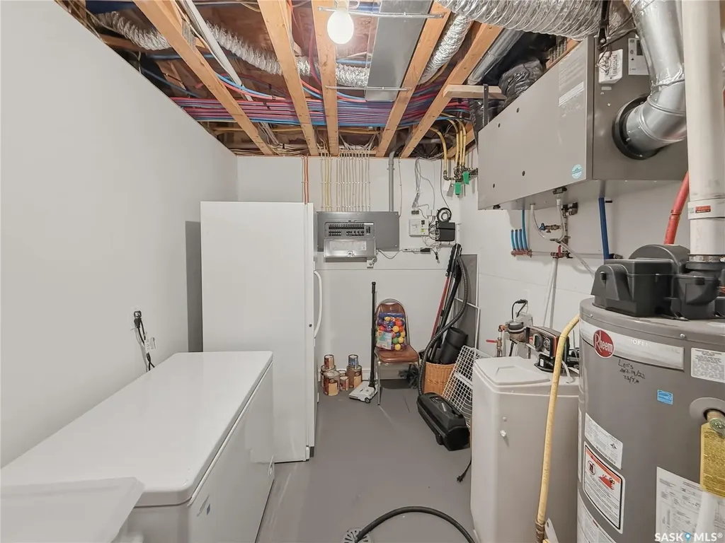 552 1st Avenue NE Swift Current SK S9H 2B7