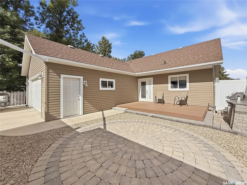 552 1st Avenue NE Swift Current SK S9H 2B7