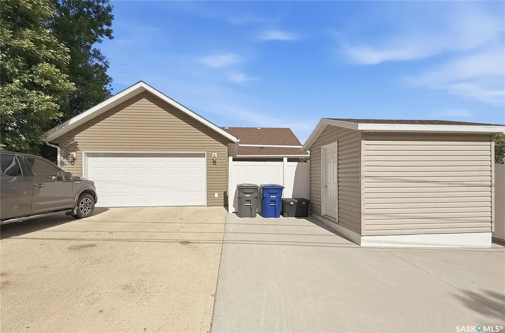 552 1st Avenue NE Swift Current SK S9H 2B7