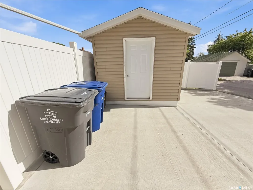 552 1st Avenue NE Swift Current SK S9H 2B7