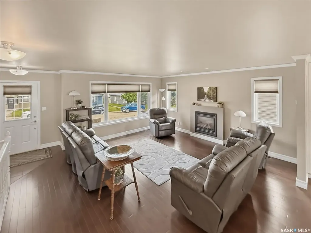 552 1st Avenue NE Swift Current SK S9H 2B7