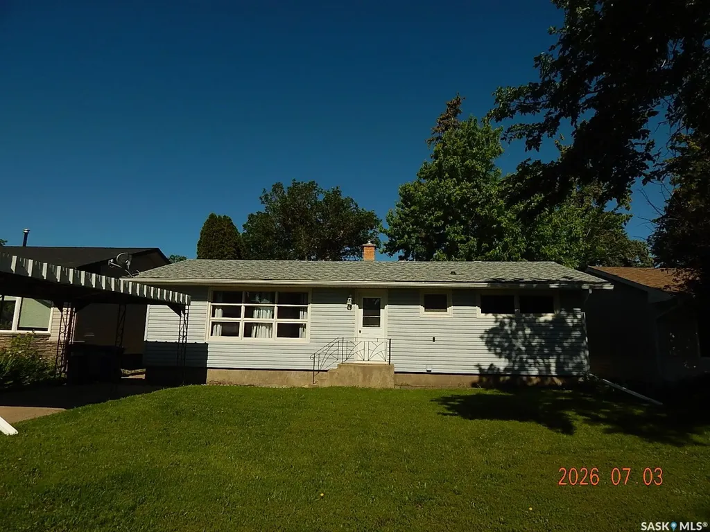710 3rd Street E Assiniboia SK S0H 0B0