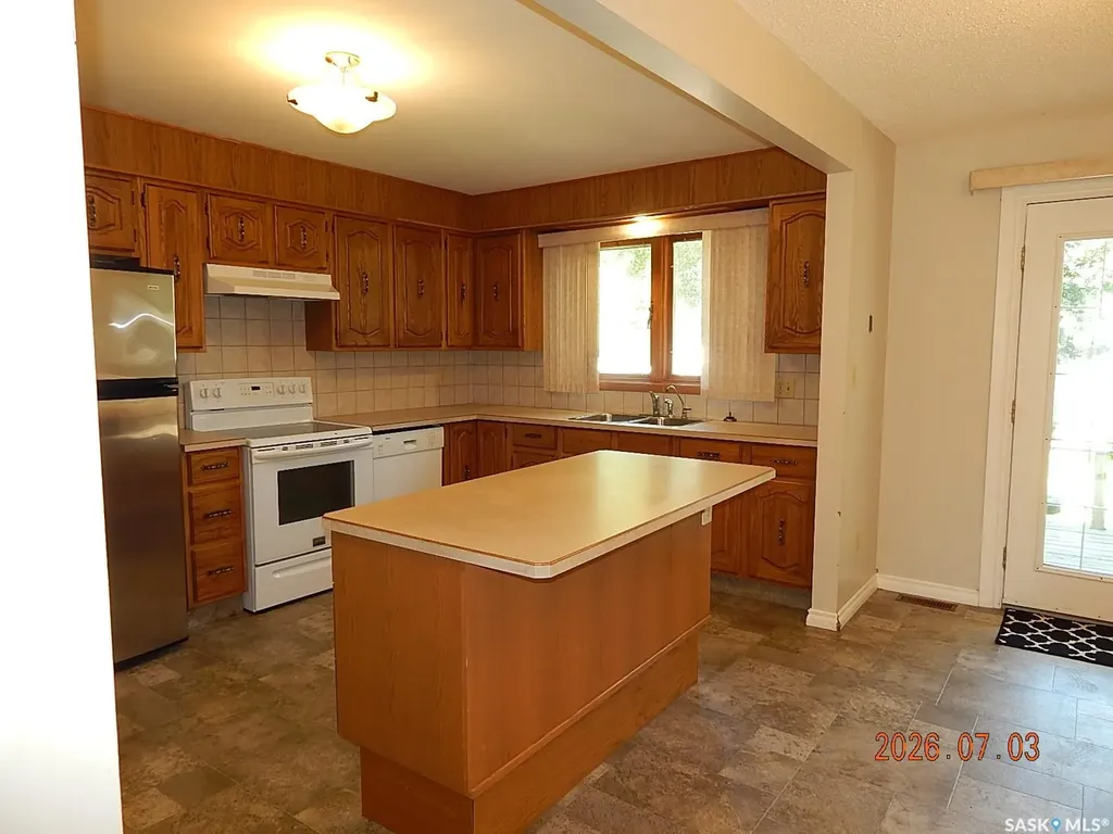 710 3rd Street E Assiniboia SK S0H 0B0