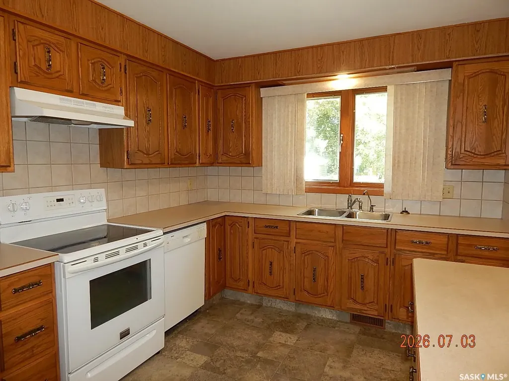 710 3rd Street E Assiniboia SK S0H 0B0