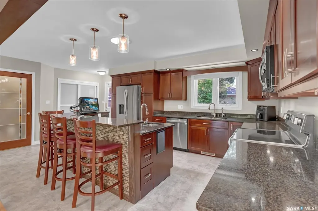 3 Dolphin Bay Regina SK S4S 3J7