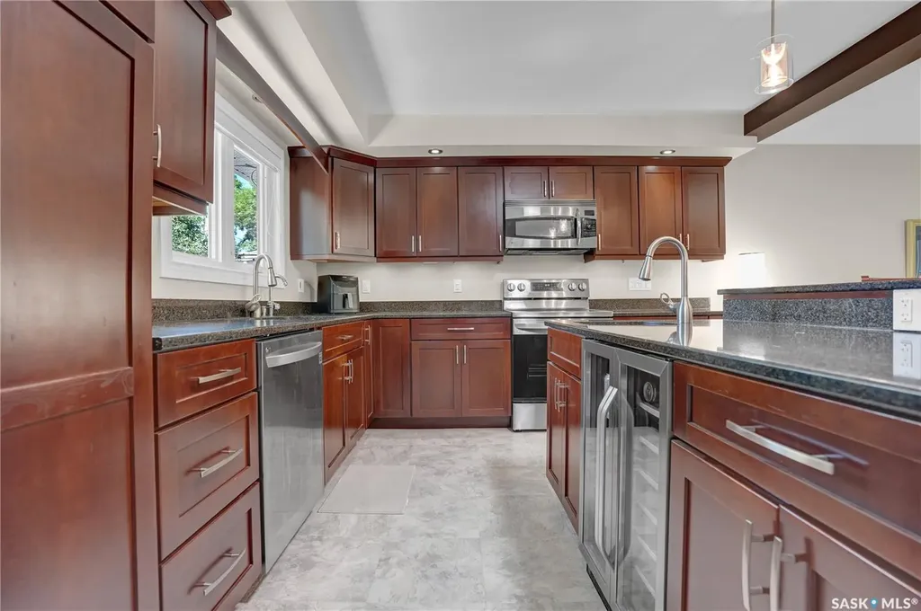 3 Dolphin Bay Regina SK S4S 3J7