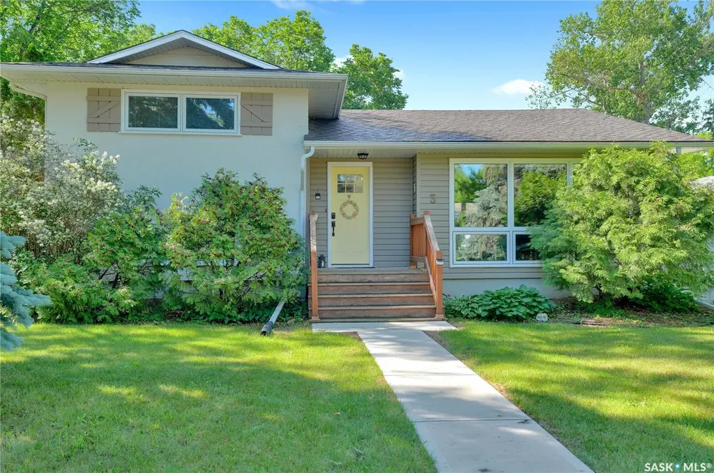 3 Dolphin Bay Regina SK S4S 3J7