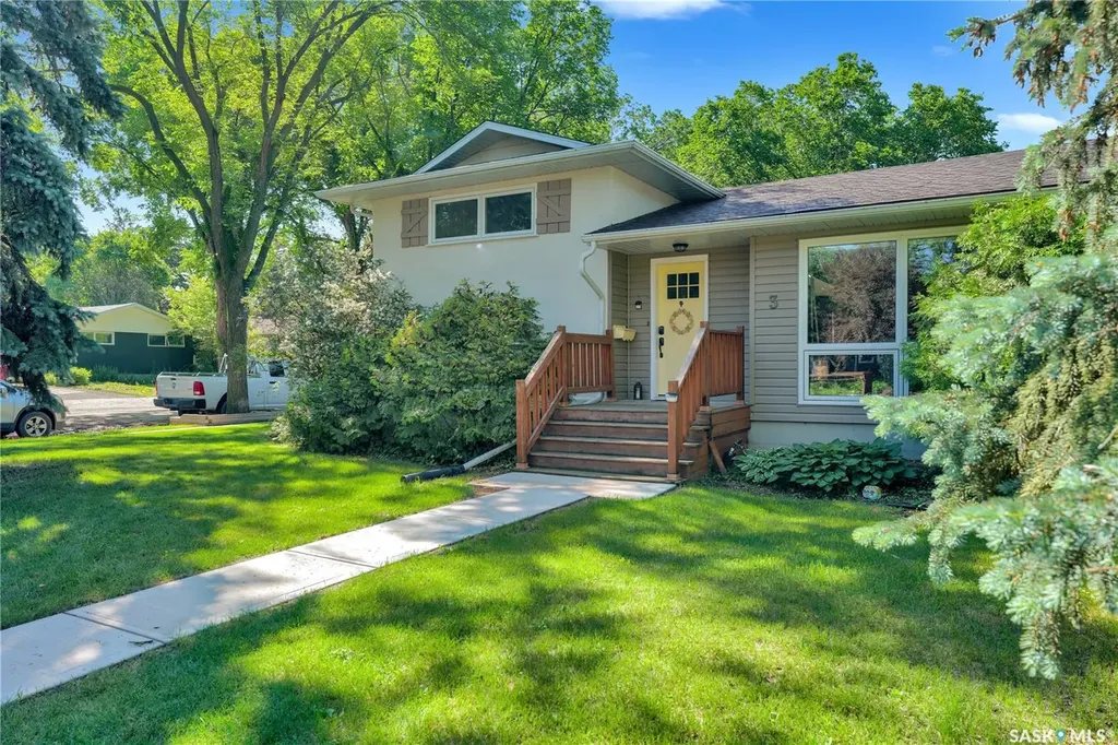 3 Dolphin Bay Regina SK S4S 3J7