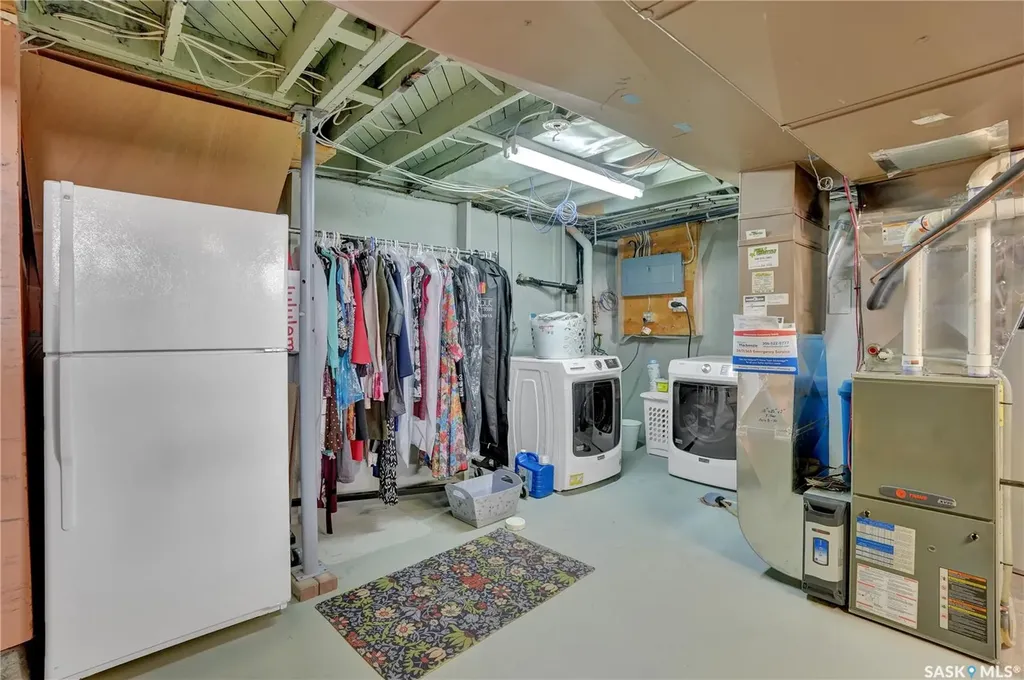 3 Dolphin Bay Regina SK S4S 3J7