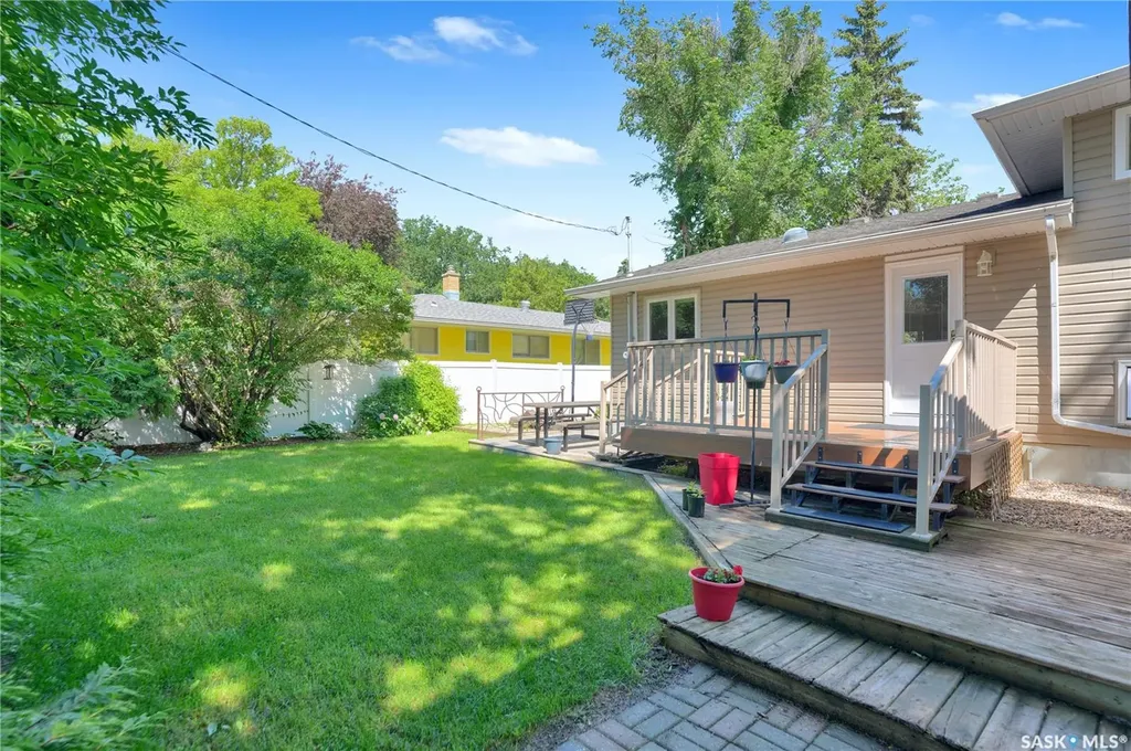 3 Dolphin Bay Regina SK S4S 3J7