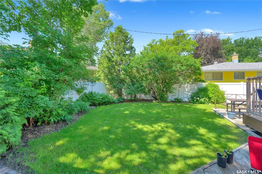 3 Dolphin Bay Regina SK S4S 3J7