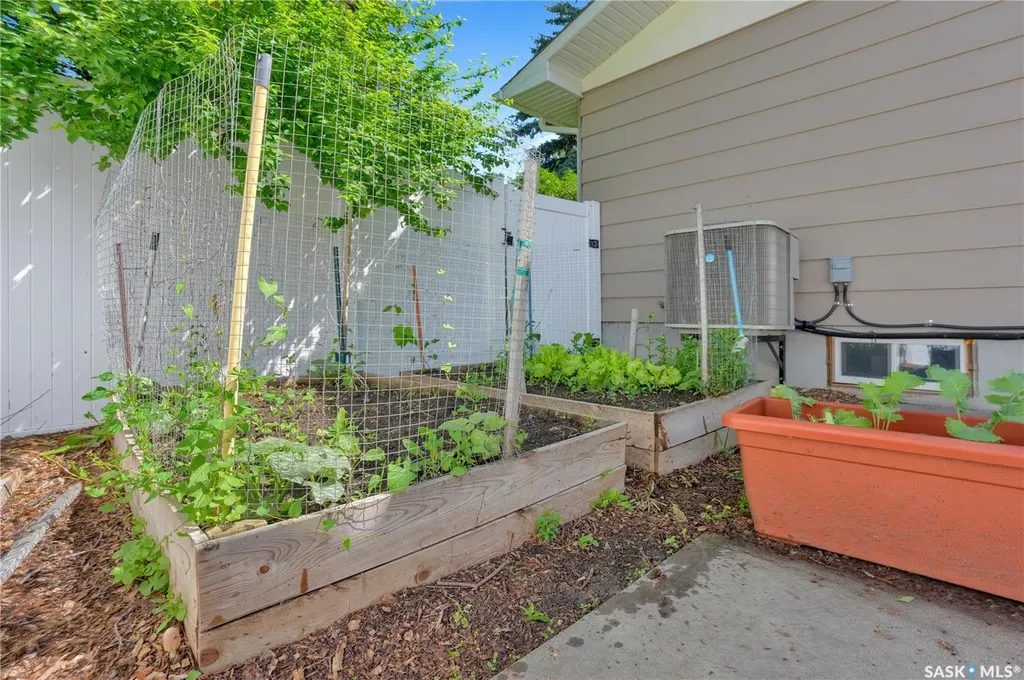 3 Dolphin Bay Regina SK S4S 3J7