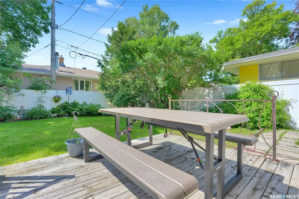 3 Dolphin Bay Regina SK S4S 3J7