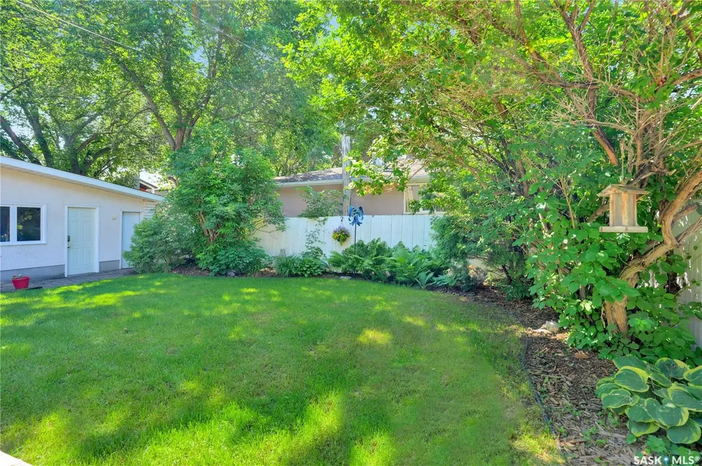 3 Dolphin Bay Regina SK S4S 3J7