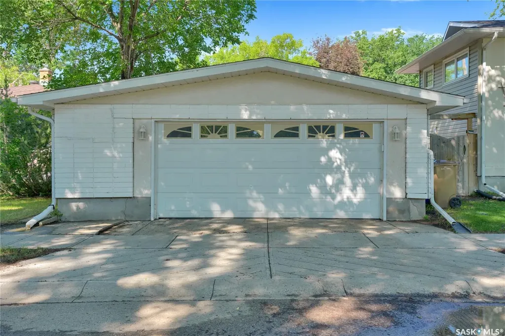 3 Dolphin Bay Regina SK S4S 3J7