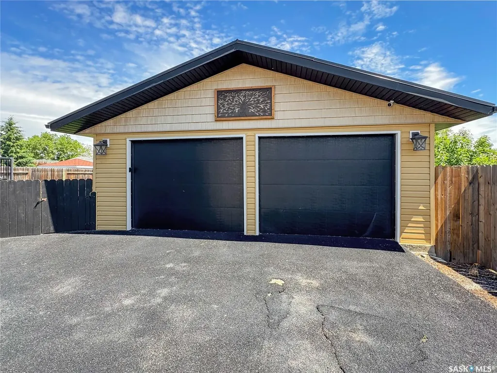 1772 Centennial Crescent North Battleford SK S9A 3J3