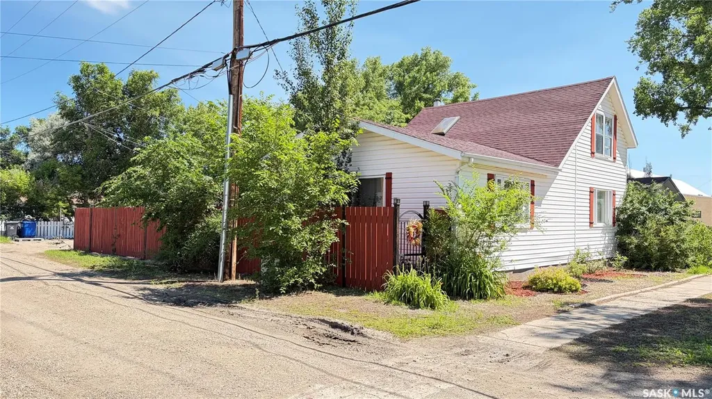 217 2nd Avenue Maple Creek SK S0N 1N0
