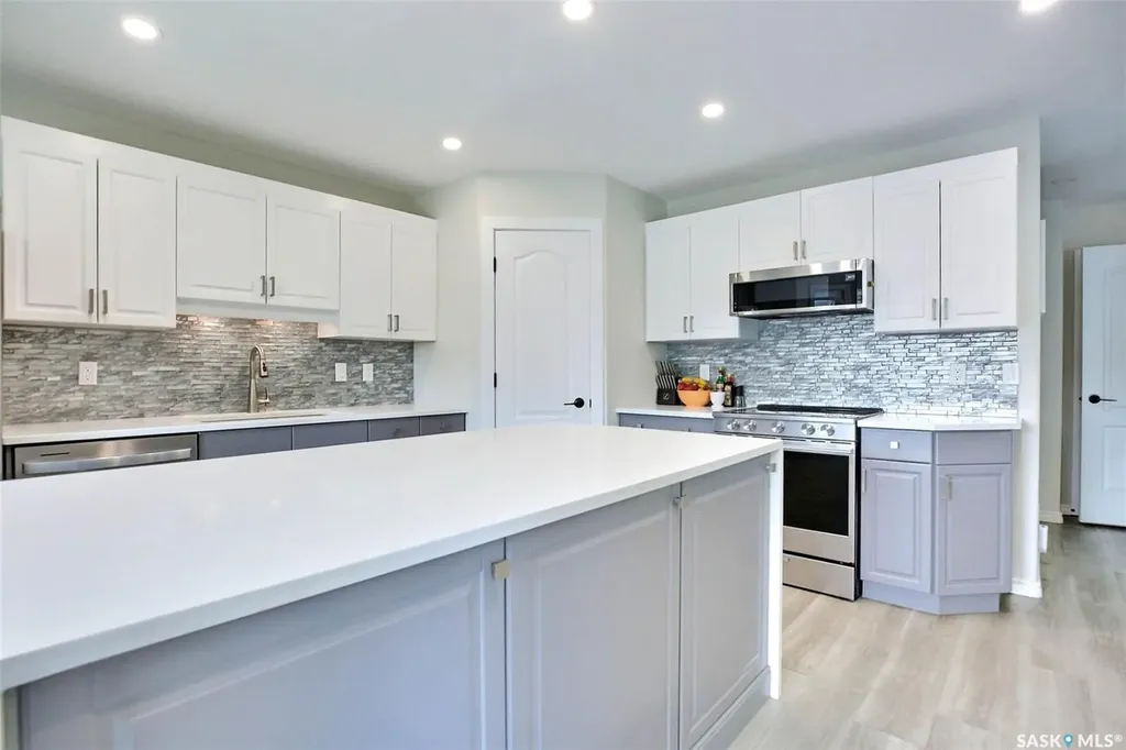 10334 Wascana Estates Regina SK S4V 2X1
