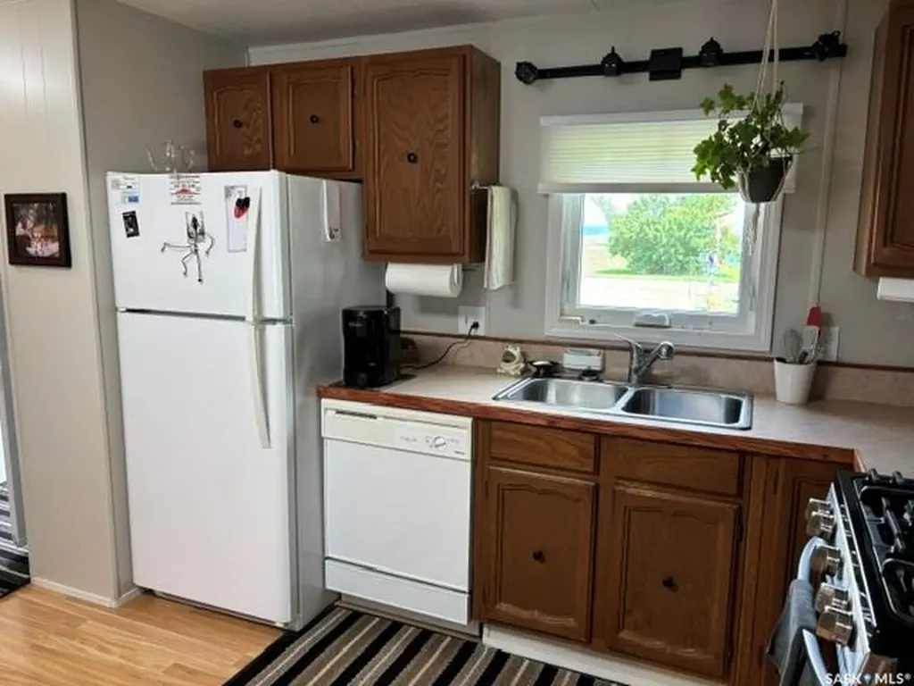 17 Lumsden Street Manor SK S0C 1R0