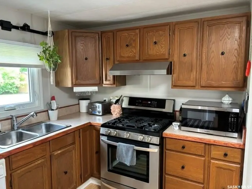 17 Lumsden Street Manor SK S0C 1R0