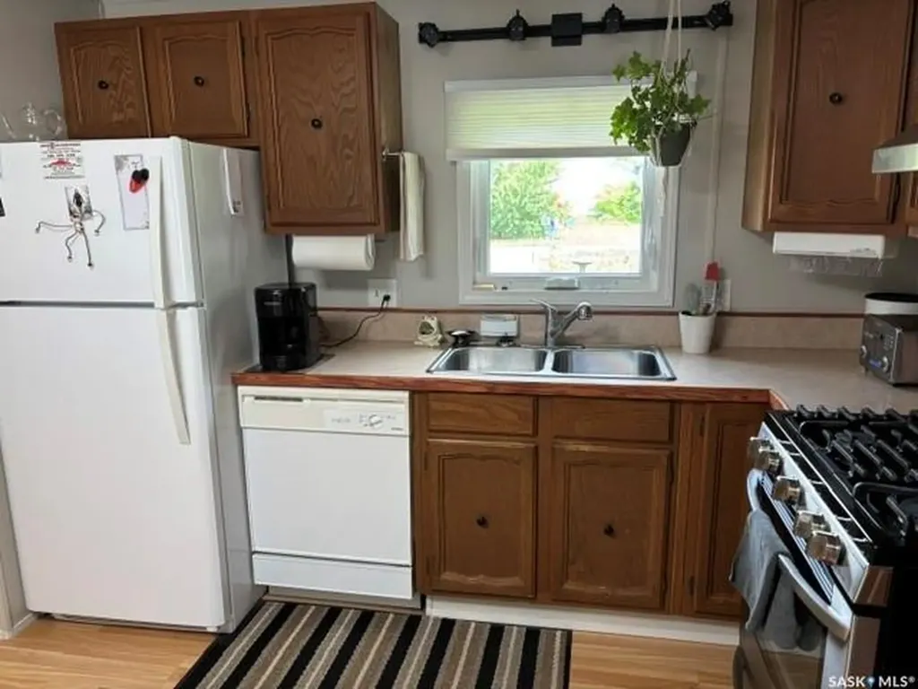 17 Lumsden Street Manor SK S0C 1R0