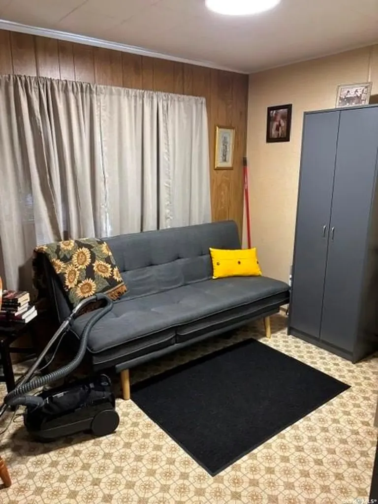 17 Lumsden Street Manor SK S0C 1R0
