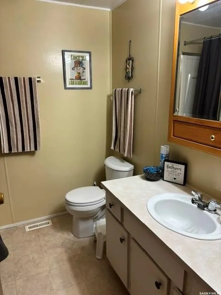17 Lumsden Street Manor SK S0C 1R0