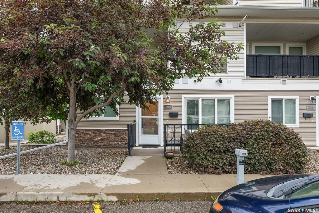 1220 Empress Street Regina SK S4T 1G7