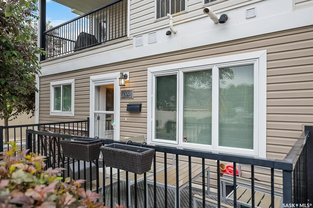1220 Empress Street Regina SK S4T 1G7