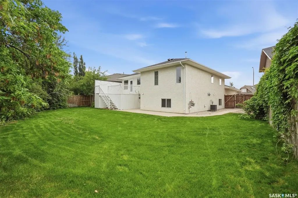 738 Wright Crescent Saskatoon SK S7N 4T8