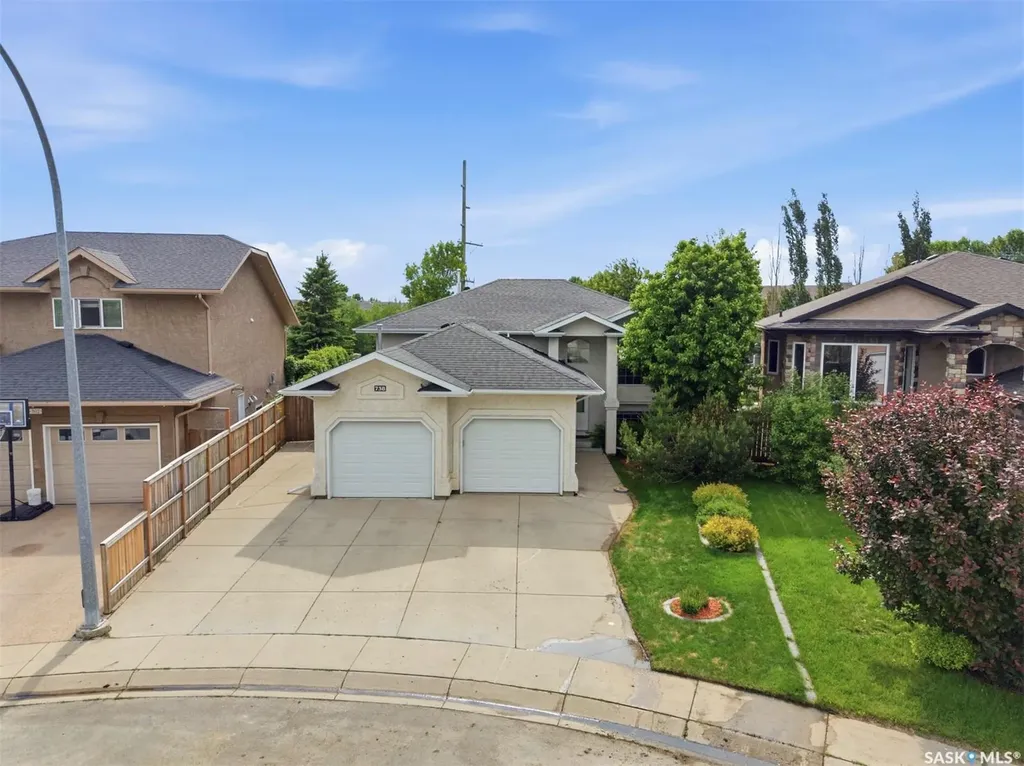 738 Wright Crescent Saskatoon SK S7N 4T8