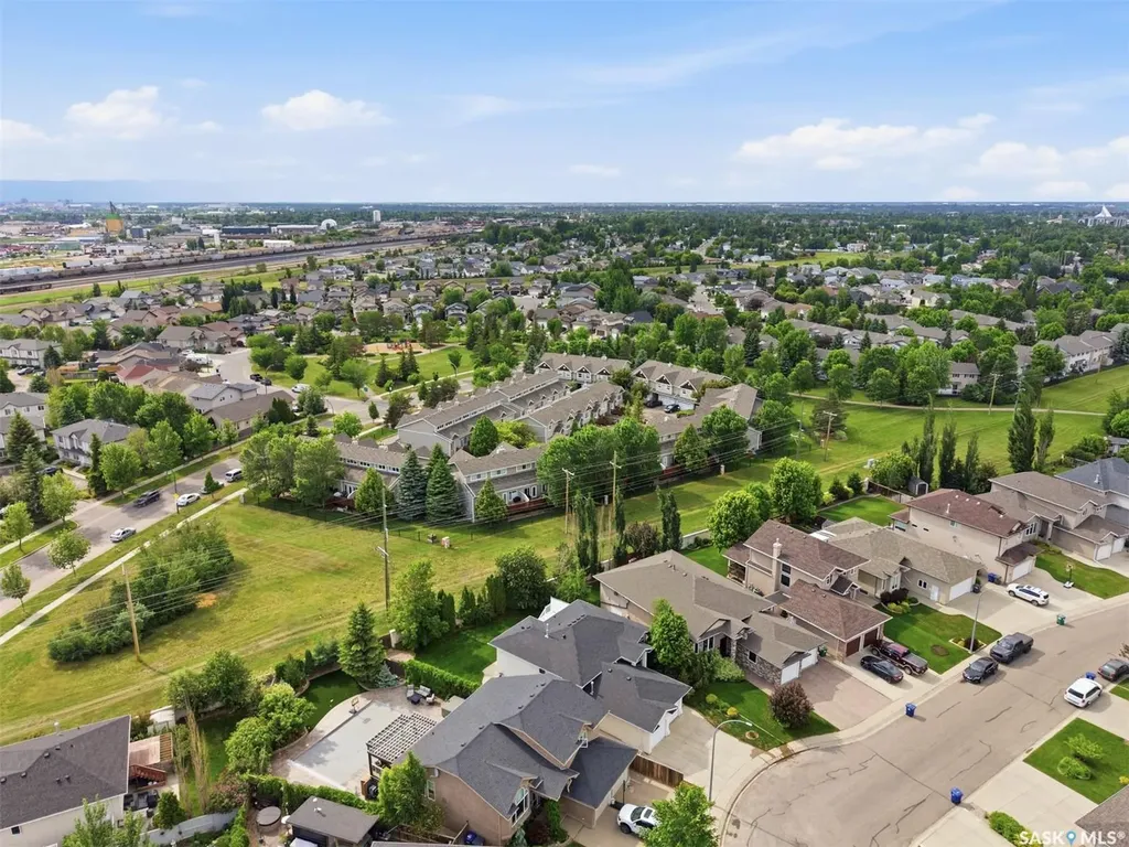 738 Wright Crescent Saskatoon SK S7N 4T8