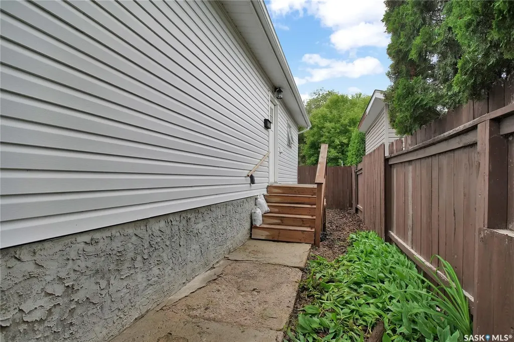 2524 Kelvin Avenue Saskatoon SK S7J 0T7