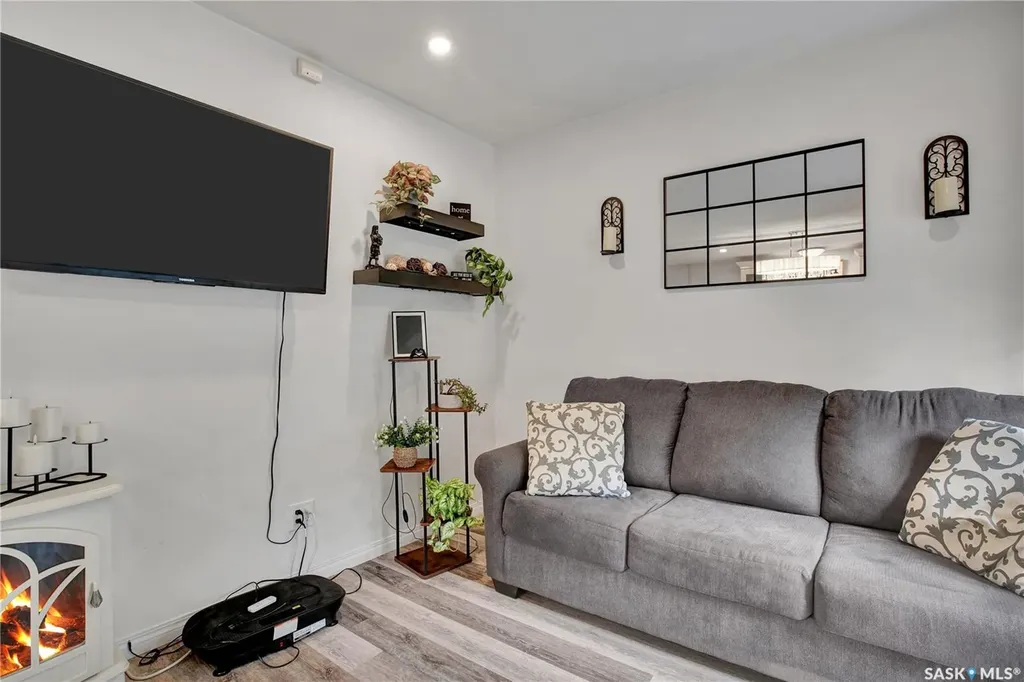 2524 Kelvin Avenue Saskatoon SK S7J 0T7