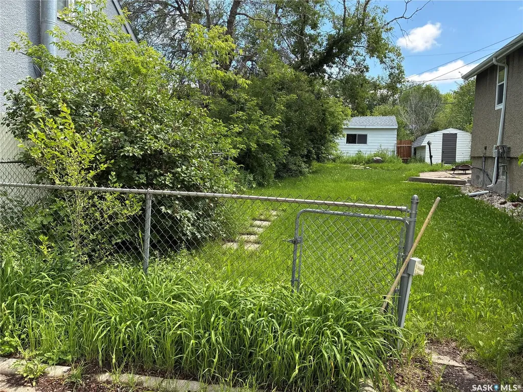 1447 Mcintosh Street Regina SK S4T 5C4