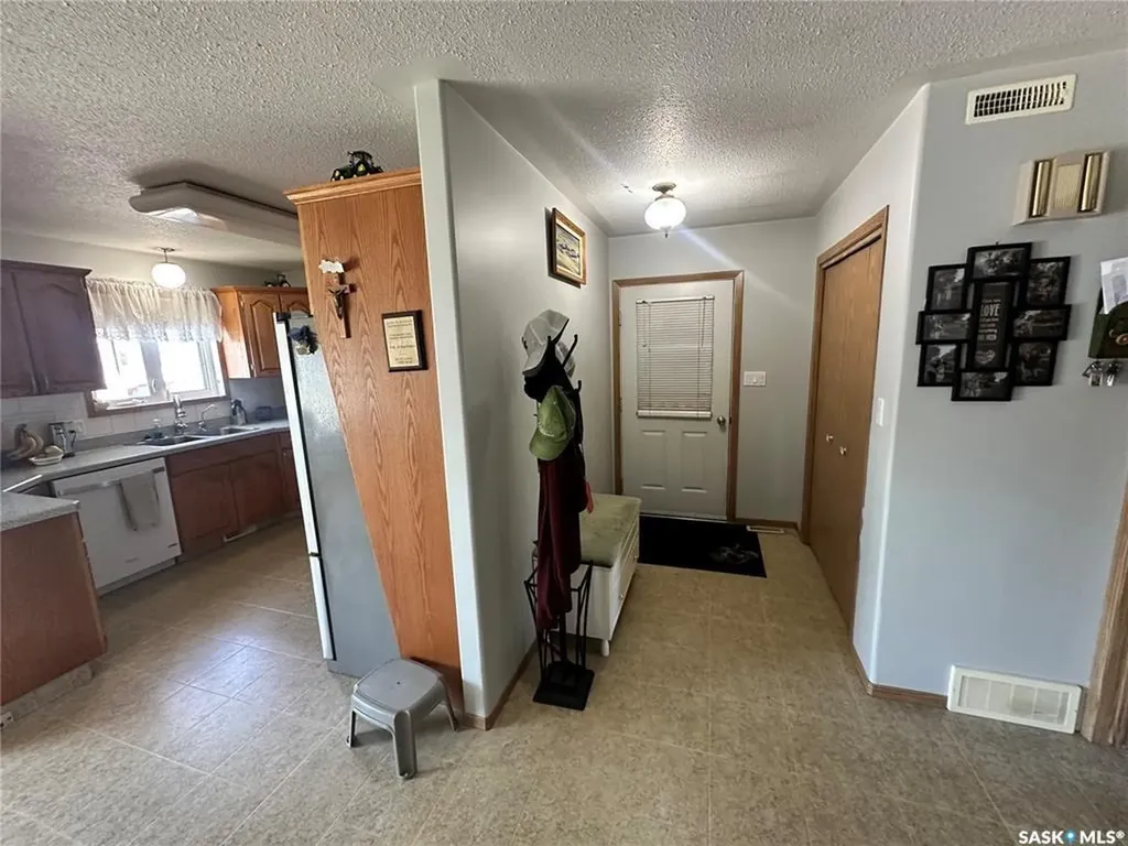 48 Eisenhower Street Redvers SK S0C 2H0